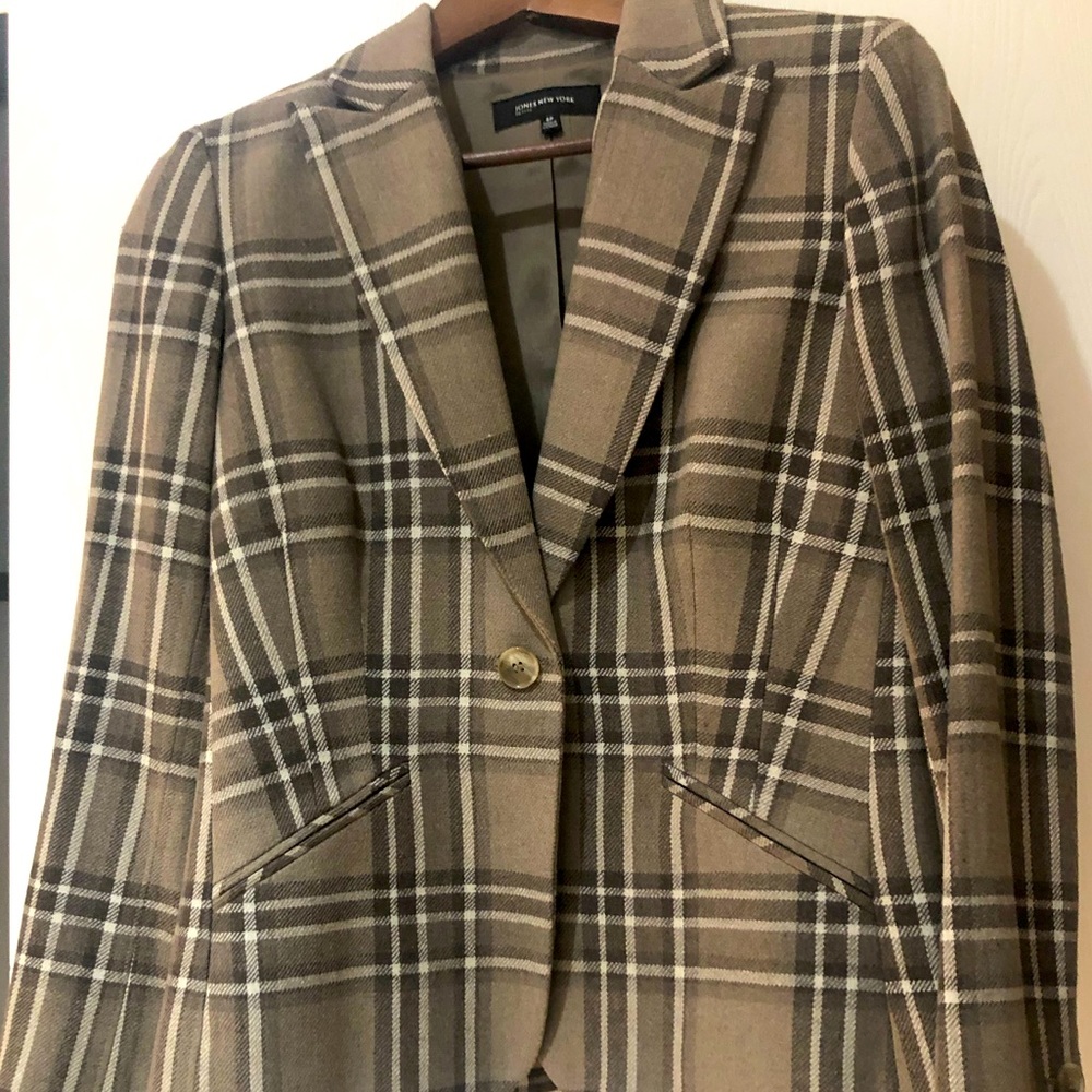 Jones of New York suit - pretty wool and polyester with nice texture